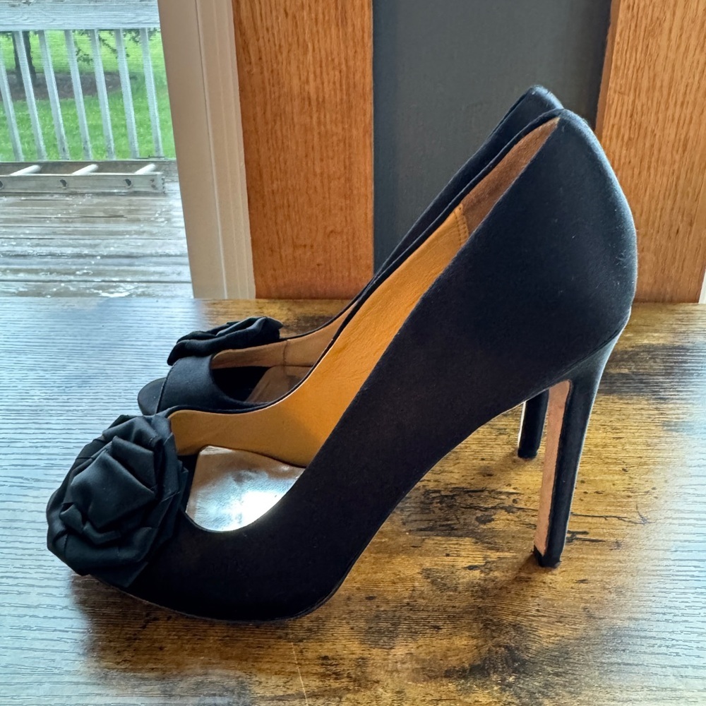 Badgley Mischka Frank Black Satin Rosette Peep Toe Heels
Size 6.5 - Picture 4 of 5